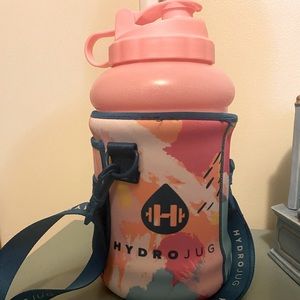 Hydrojug with sleeve